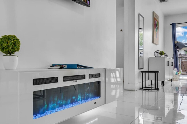 7061 Coolidge St unit ID1372322P, Hollywood, FL 33024 - photo 2