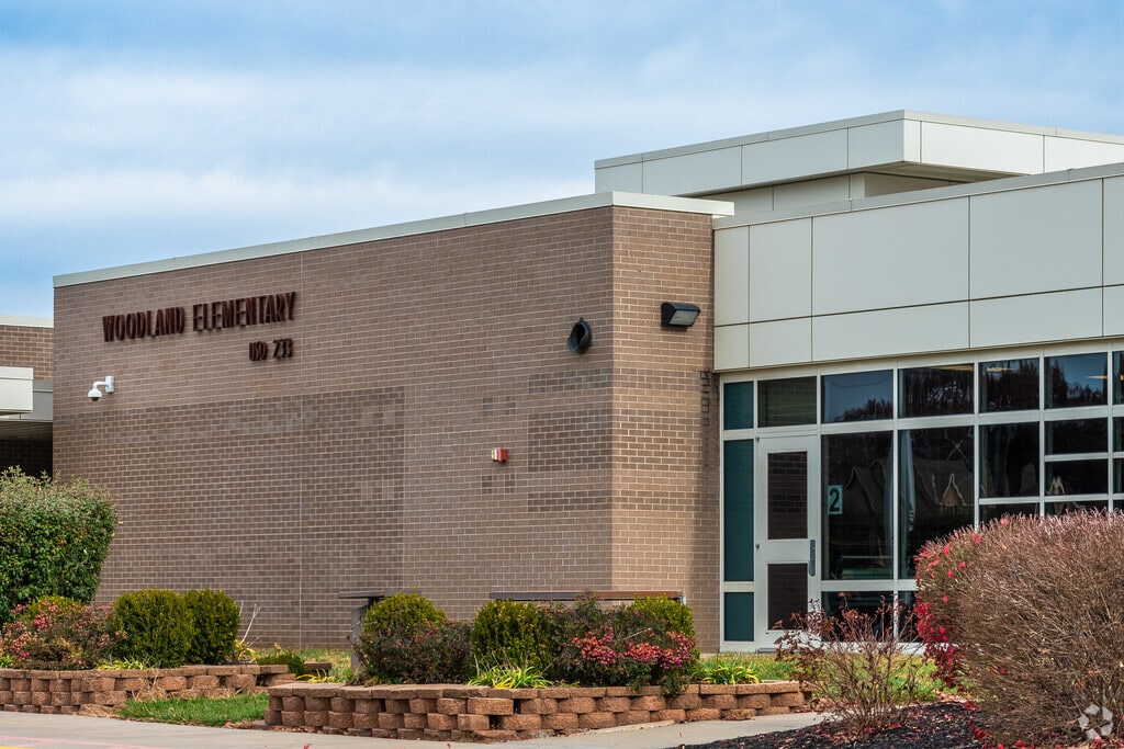 Woodland Elementary School is located in Olathe, Kansas.
