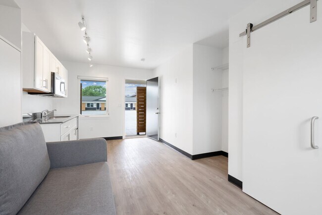 Falls Edge Studios, Cedar Falls, IA 50613 - photo 7