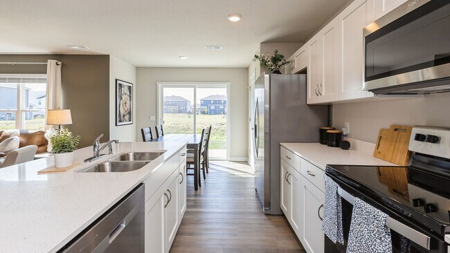 17003 Persimmon Ln, Urbandale, IA 50263 - photo 6