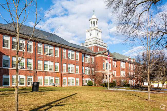 Maplewood Middle School serves Maplewood, NJ.