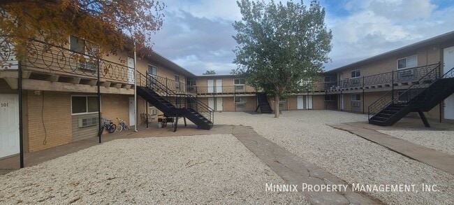 711 S Austin Ave unit 201, Tulia, TX 79088 - photo 2