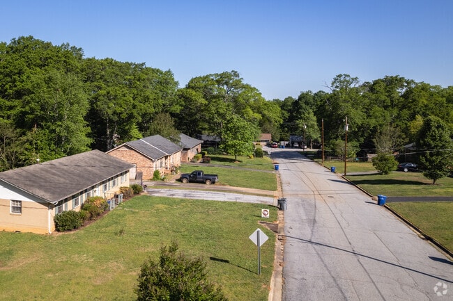 Many houses sit on modest plots of land in Hillcrest.