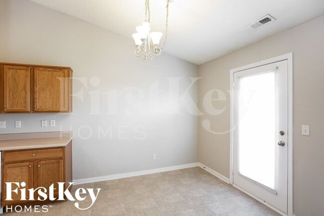 10622 Deercrest Ln, Indianapolis, IN 46239 - photo 4