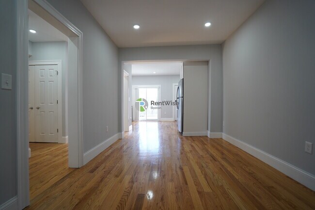 372 Beacon St unit 6, Somerville, MA 02143 - photo 7
