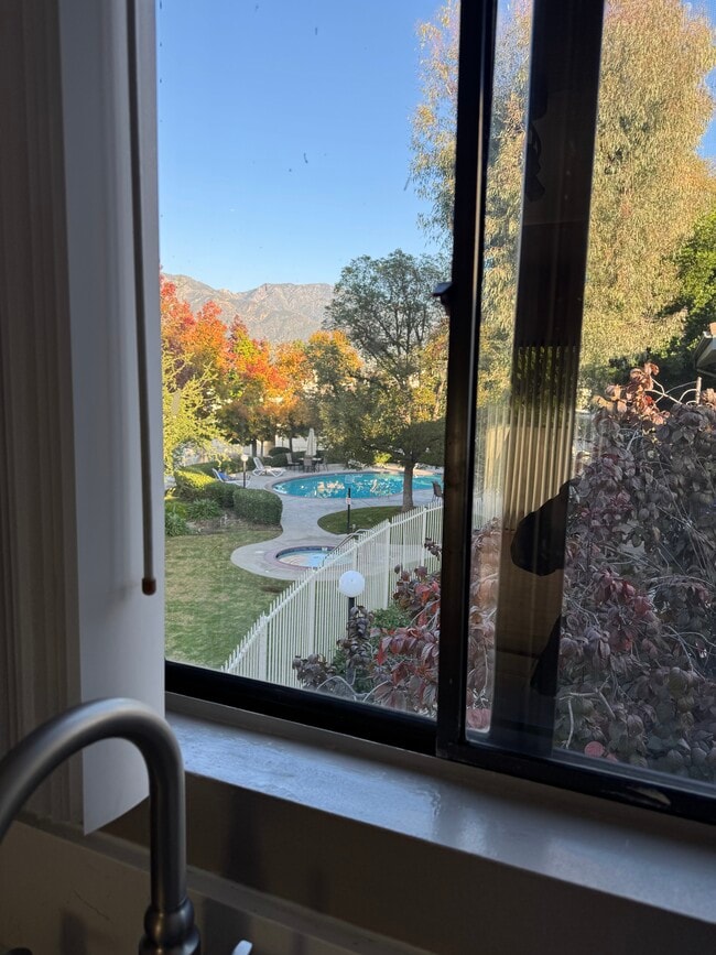 10512 Sunland Blvd, Sunland, CA 91040 - photo 2