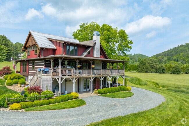 Vilas residents enjoy cabin living that often fosters a minimalist lifestyle, with an emphasis on connecting with nature and enjoying off-grid or eco-friendly living solutions.