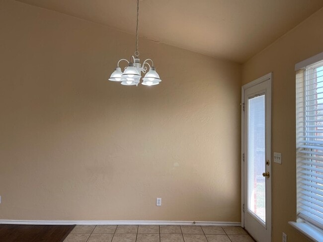 1913 Leeds Ln, Norman, OK 73071 - photo 6