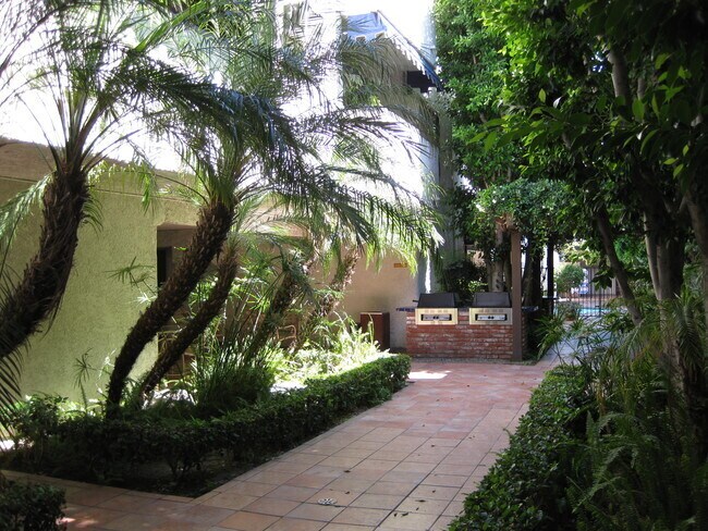 Tarzana Plaza unit 302, Tarzana, CA 91356 - photo 2