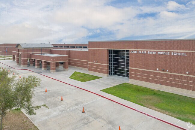 Smith Middle School receives an A grade from Niche.