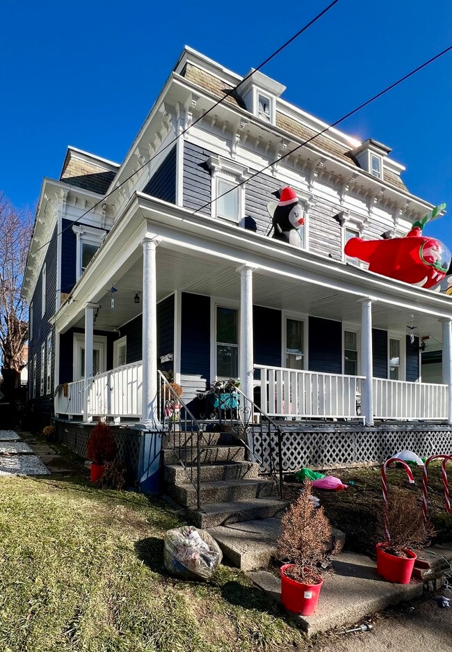 19 Bunn St unit 1 bed Upper, Amsterdam, NY 12010 - photo 3