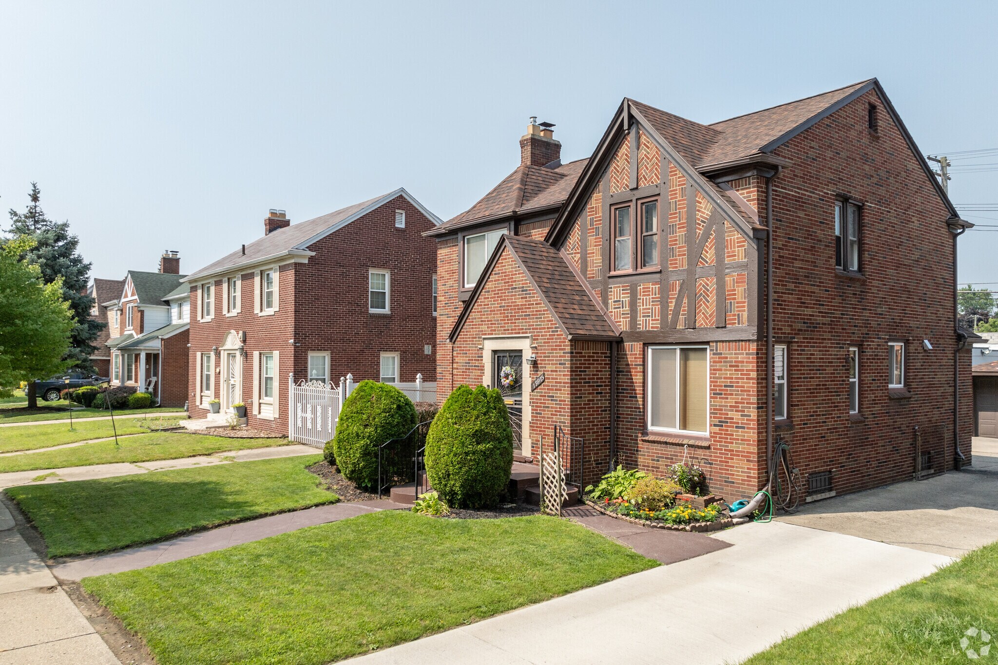 You will find many architectural styles in the Green Acres neighborhood.