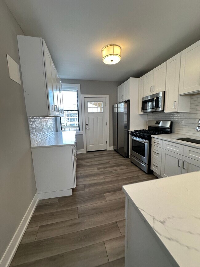 3943 N Janssen Ave unit 1, Chicago, IL 60613 - photo 2