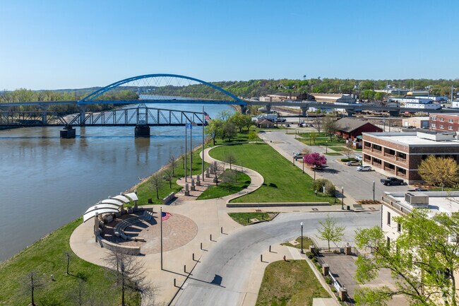 A big yearly event in Atchison is the Amelia Earhart Festival, a three-day event with an air show on the riverfront, along with other fun activities.