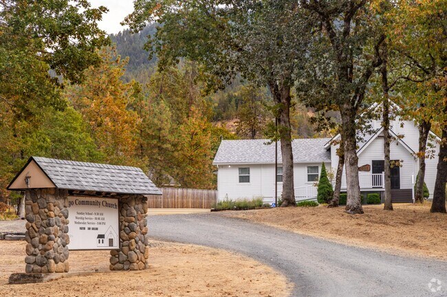 Hugo Community Church is one of several houses of worship spread frequently throughout Hugo, OR.