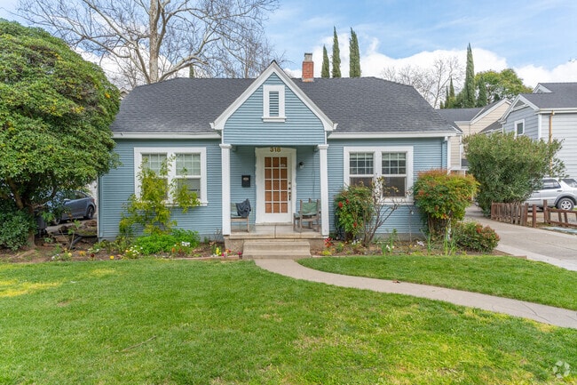 There are many cute cottages in Downtown Davis.