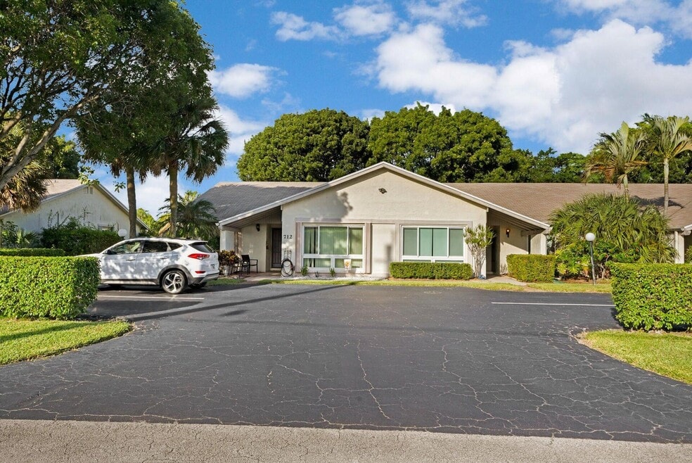 708 Lago Rd, Delray Beach, FL 33445 - photo 1