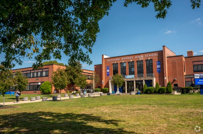 Division Avenue High School has 1,013 students with a student-teacher ratio of 12:1.