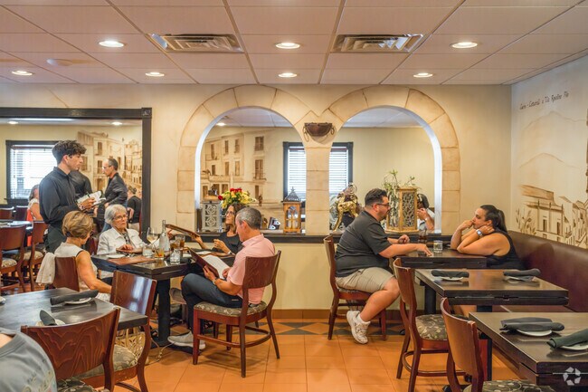 Gabriella Italian Restaurant has happy returning customers in the Colonial Park neighborhood.