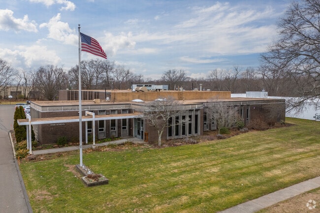 Welcome to the The Foundation High School at 91 Woodmont Rd, Milford, CT 06460.