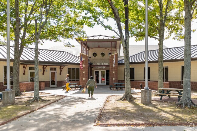 Neyland Park and the Robicheauz Recreation Center provide lots of activities in Arnould Heights.