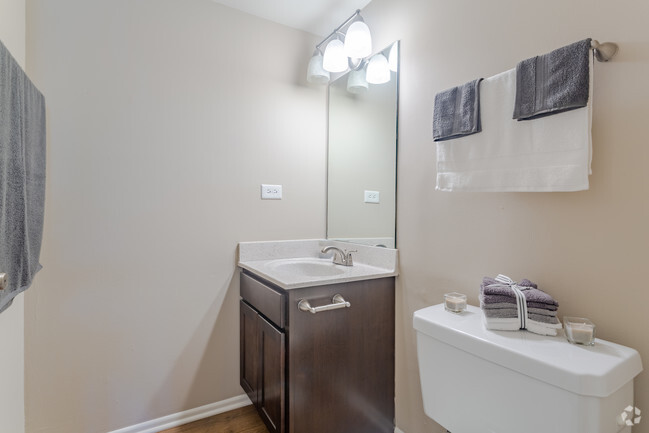1BR,1.5BA,800SF