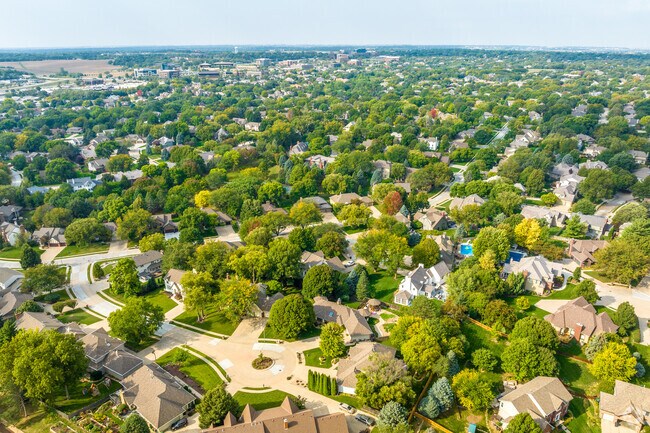 The neighborhood of Ridgefield is a small residential community in the center of western Omaha.