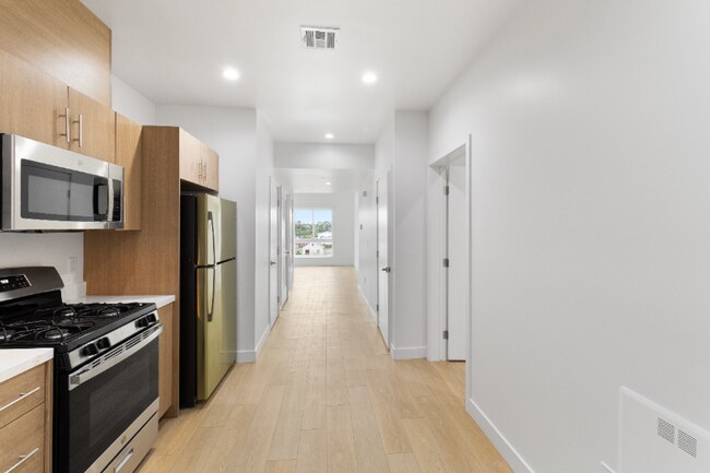 11814 Aviation Blvd unit 310, Inglewood, CA 90304 - photo 7