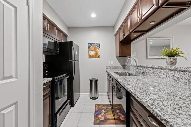 3313 Wyndham Cir unit 1, Alexandria, VA 22302 - photo 4