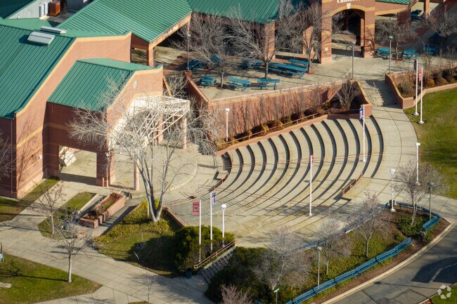 The student teacher ratio at Union Mine High School is 21 to 1.