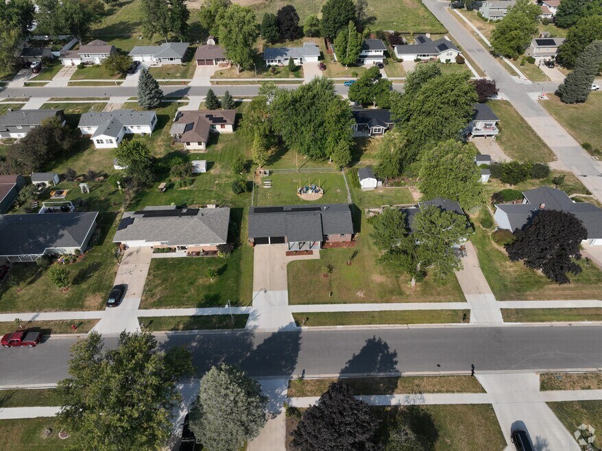 1705 Reed St, Grinnell, IA 50112 - photo 2