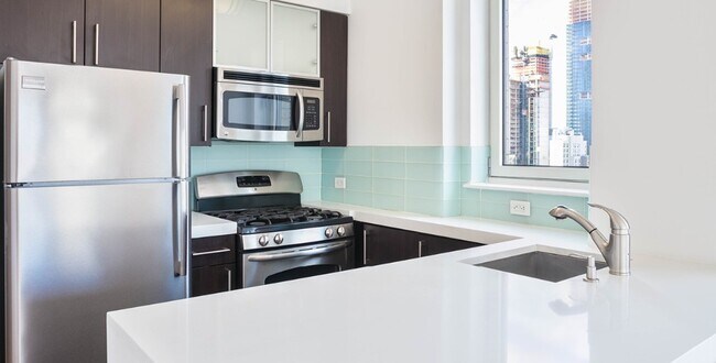 522 W 37th St unit 24F, New York, NY 10018 - photo 3