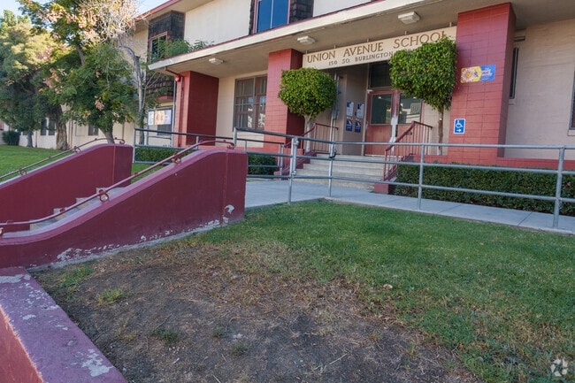 Union Avenue Elementary provides education in the neighborhood of 
Westlake.