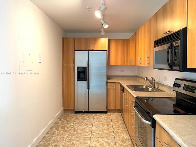 Treasures On The Bay II unit 9M, North Bay Village, FL 33141 - photo 2