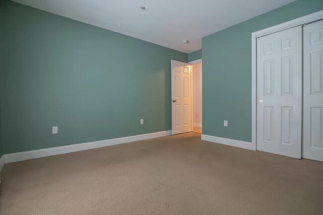 92 Eastern Ave, Manchester, NH 03104 - photo 6