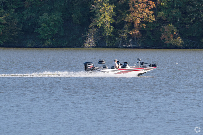 Lake Decatur is convenient to the Grant Park neighborhood and a place to head out on the water.