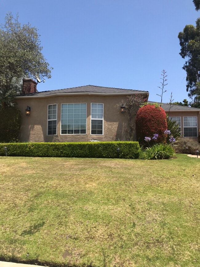 1568 Midvale Ave, Los Angeles, CA 90024