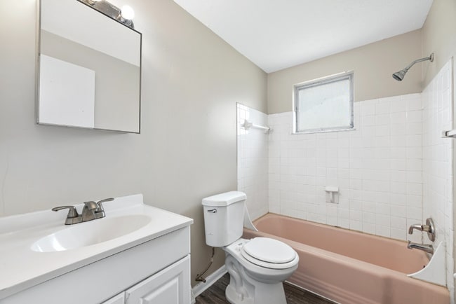 800 Harrisburg Pike unit 800 C5, Columbus, OH 43223 - photo 3