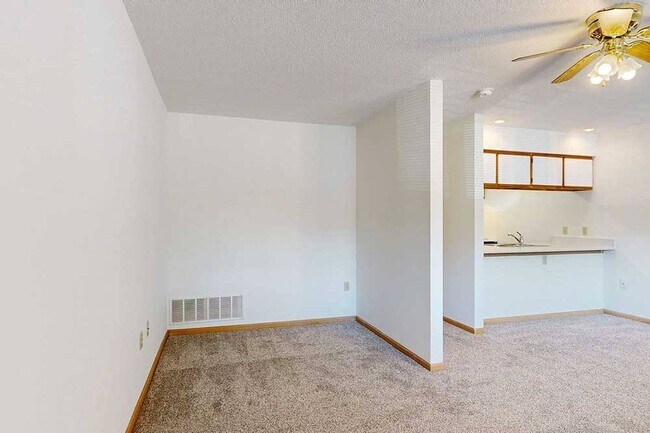 Highland View Apartments, Lincoln, NE 68521 - photo 5
