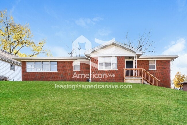 630 W Adams St, Belleville, IL 62220 - photo 2