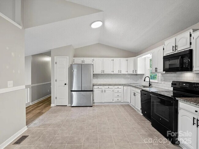 3124 5th Street Place NE, Hickory, NC 28601 - photo 4