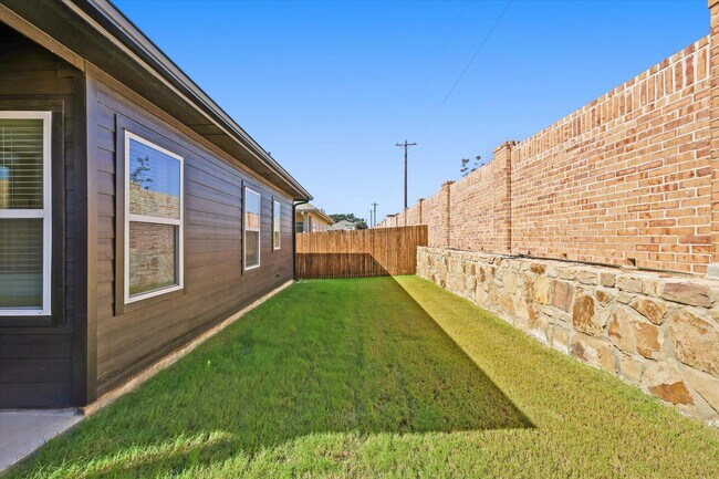 605 Presidio St, Krugerville, TX 76227 - photo 7
