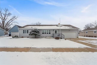1505 Orchard Dr, Cedar Falls, IA 50613