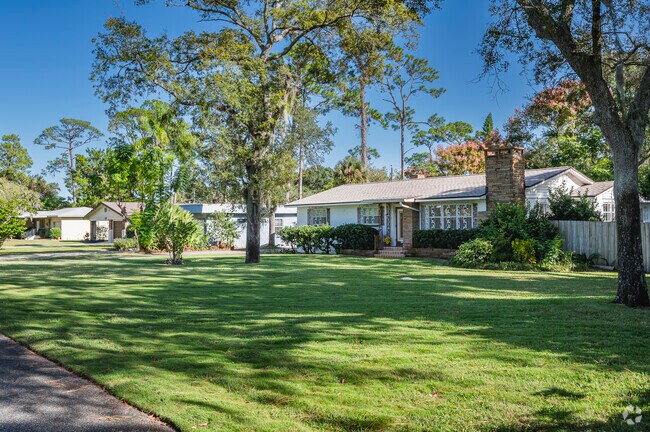 This Daytona Beach neighborhood of single-family homes has spacious yards and ample shade trees.