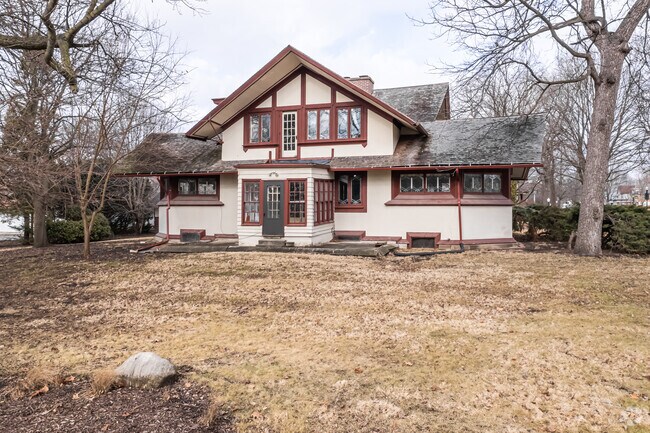 There are two Prairie style homes designed by Frank Lloyd Wright in Kankakee.