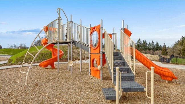 Ridgefield Heights Amenty Playground 2of2