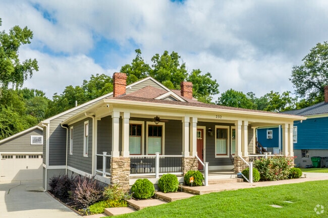 Residents of Thomasboro-Hoskins can find many different home styles to choose from.