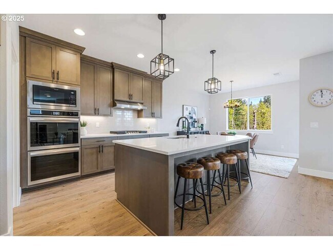 769 SW 49th Dr, Gresham, OR 97080 - photo 2