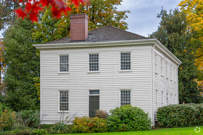 History buffs will enjoy exploring historic sites like John McLoughlin House in Oregon City.
