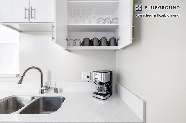 1423 N Curson Ave unit FL2-ID417, Los Angeles, CA 90046 - photo 6